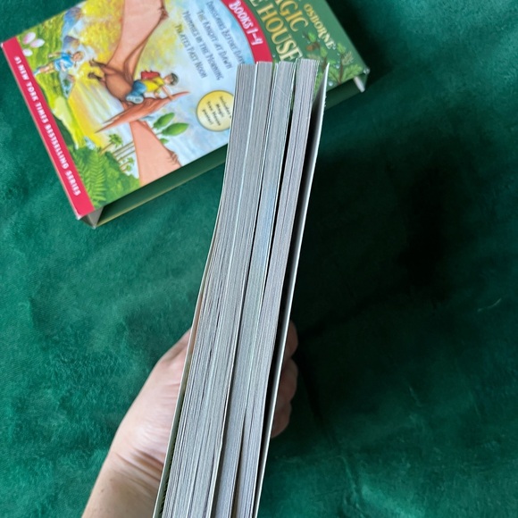 Magic Treehouse books 1-4 - Picture 2 of 3